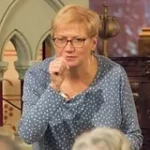 Woman facilitating a workshop